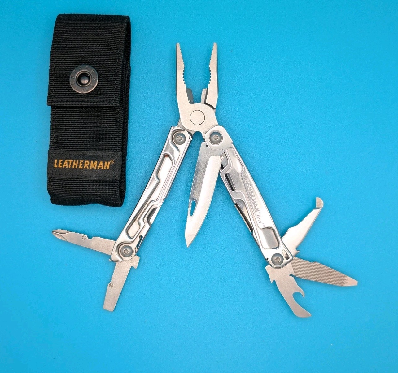 Leatherman Rev 3.8″ Multi-Tool, Stainless! With Sheath!