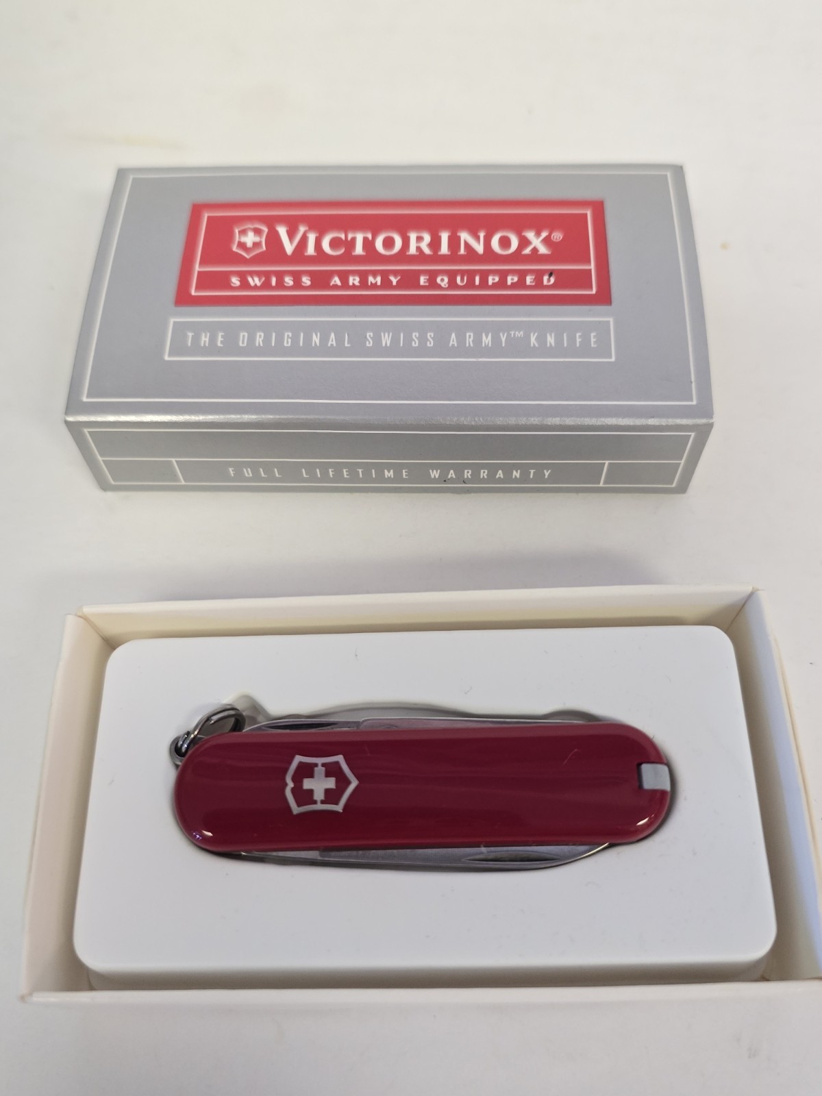 Victorinox Swiss Army Equipped Classic Knife