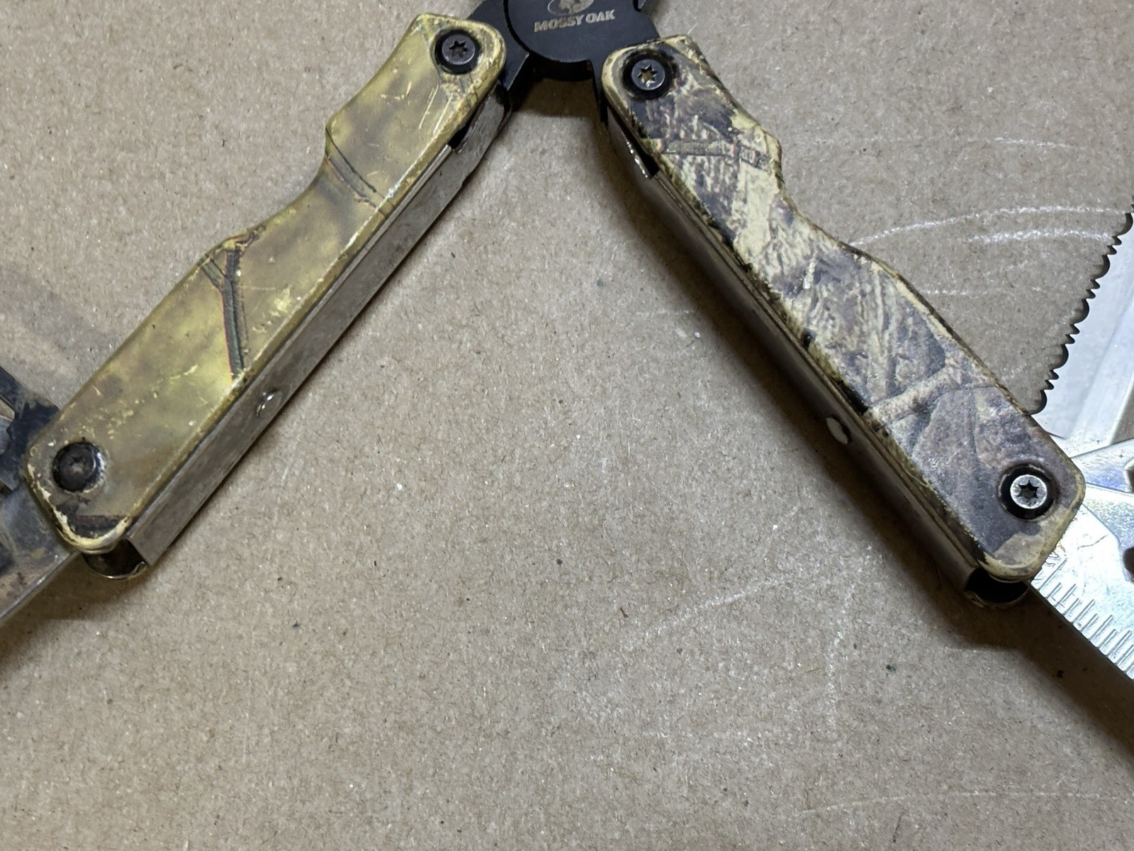 MOSSY OAK 13 in 1 Multi-tool Pliers Folding Pocket Tool Outdoor Camping