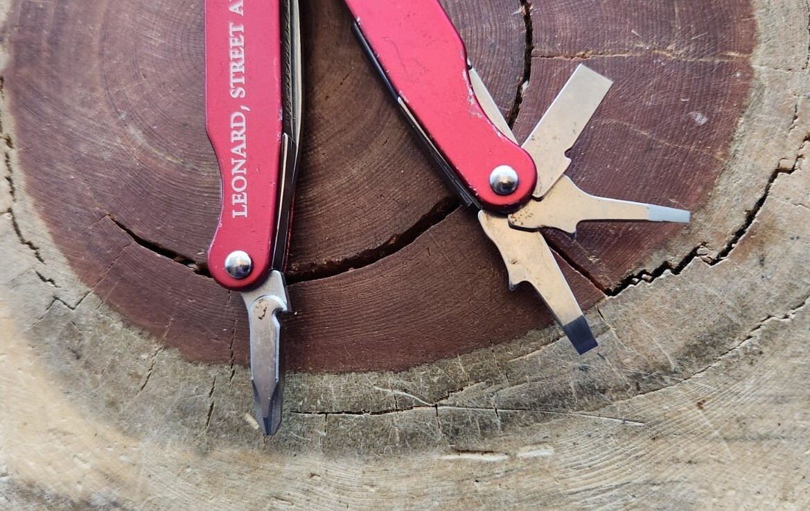 Leatherman Juice C2 Multi Tool Inferno Red Retired Vintage Preowned – Great G43