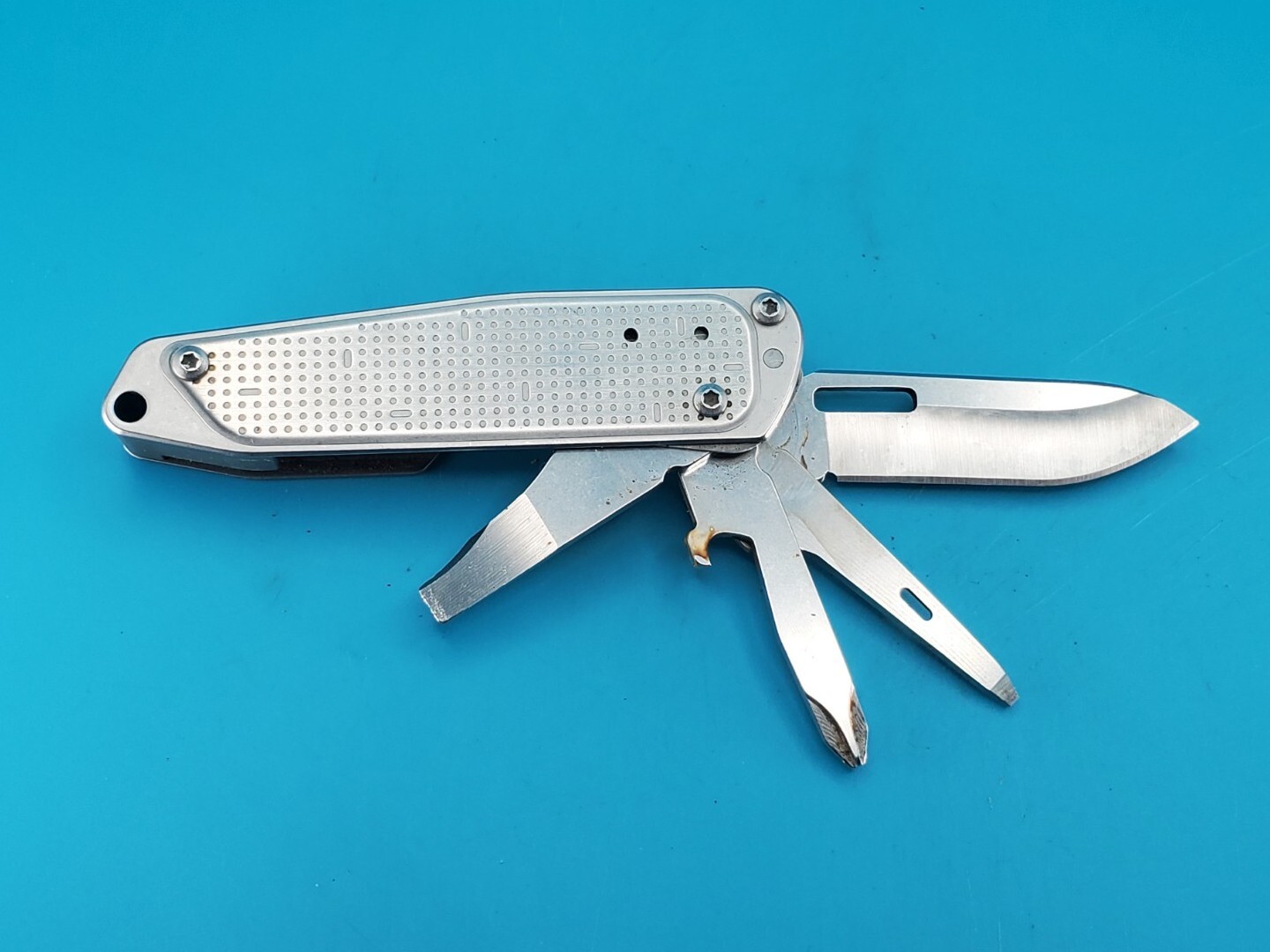 Leatherman FREE T2 Pocket Knife Multi-tool!