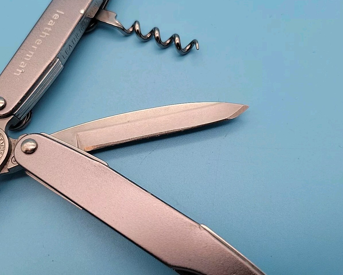 Leatherman Juice C2 Multitool – Dated 0909 – Gray – Knife, Pliers *Retired*