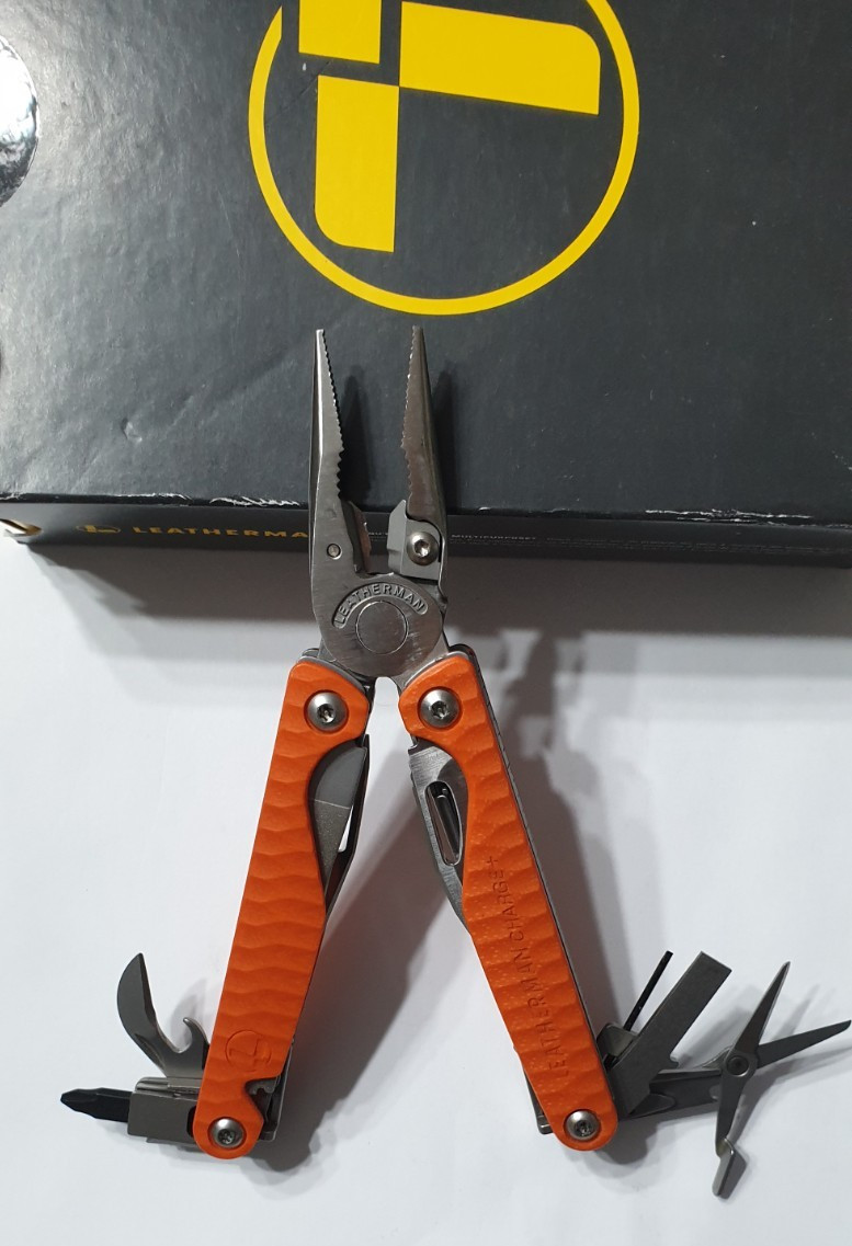 🔥 Leatherman Squirt E4 Stainless Multitool RadioShack Red RareRetired Condition