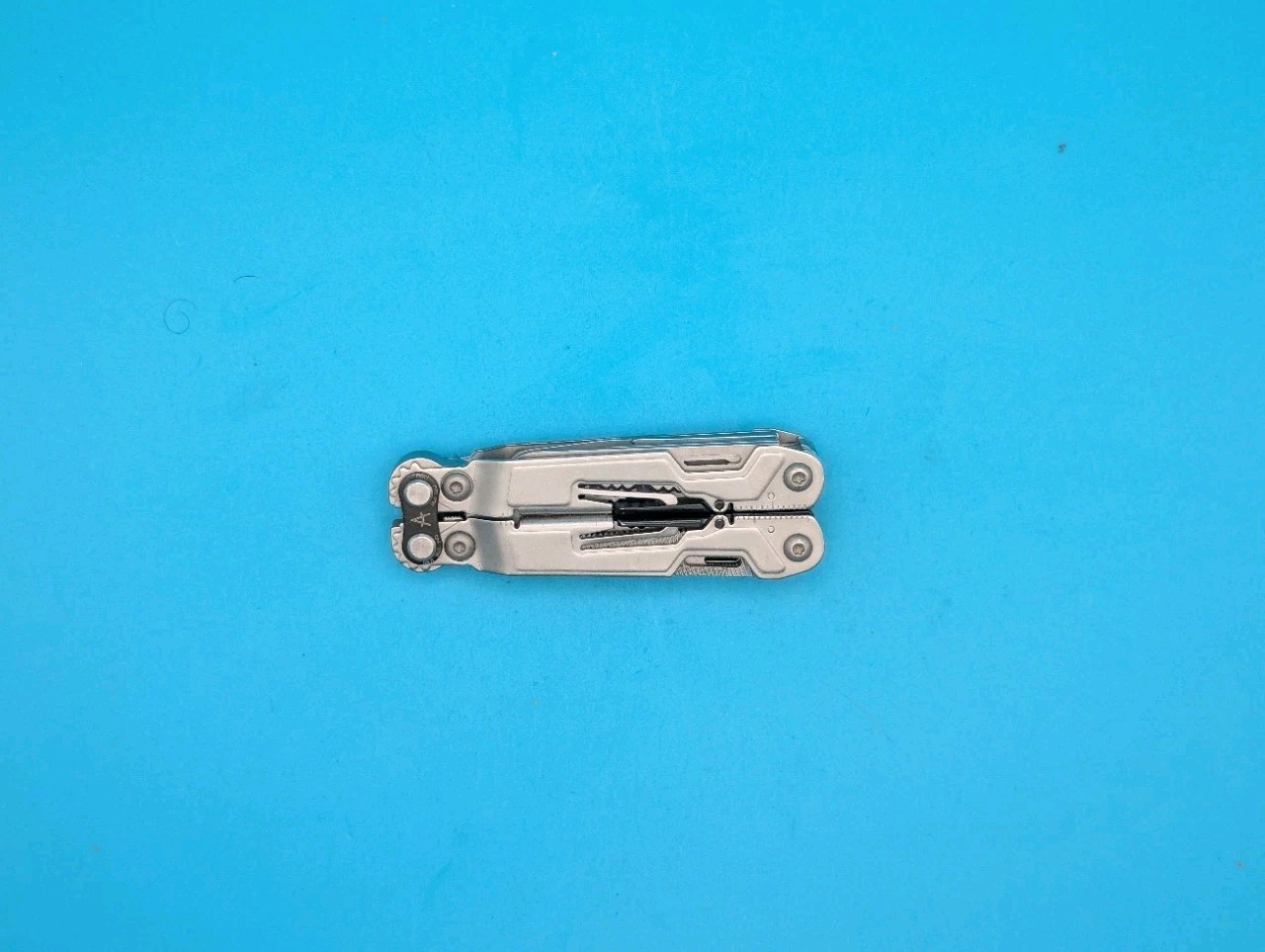 SOG PowerPint Tool Compact Lightweight Silver Multi-Tool!