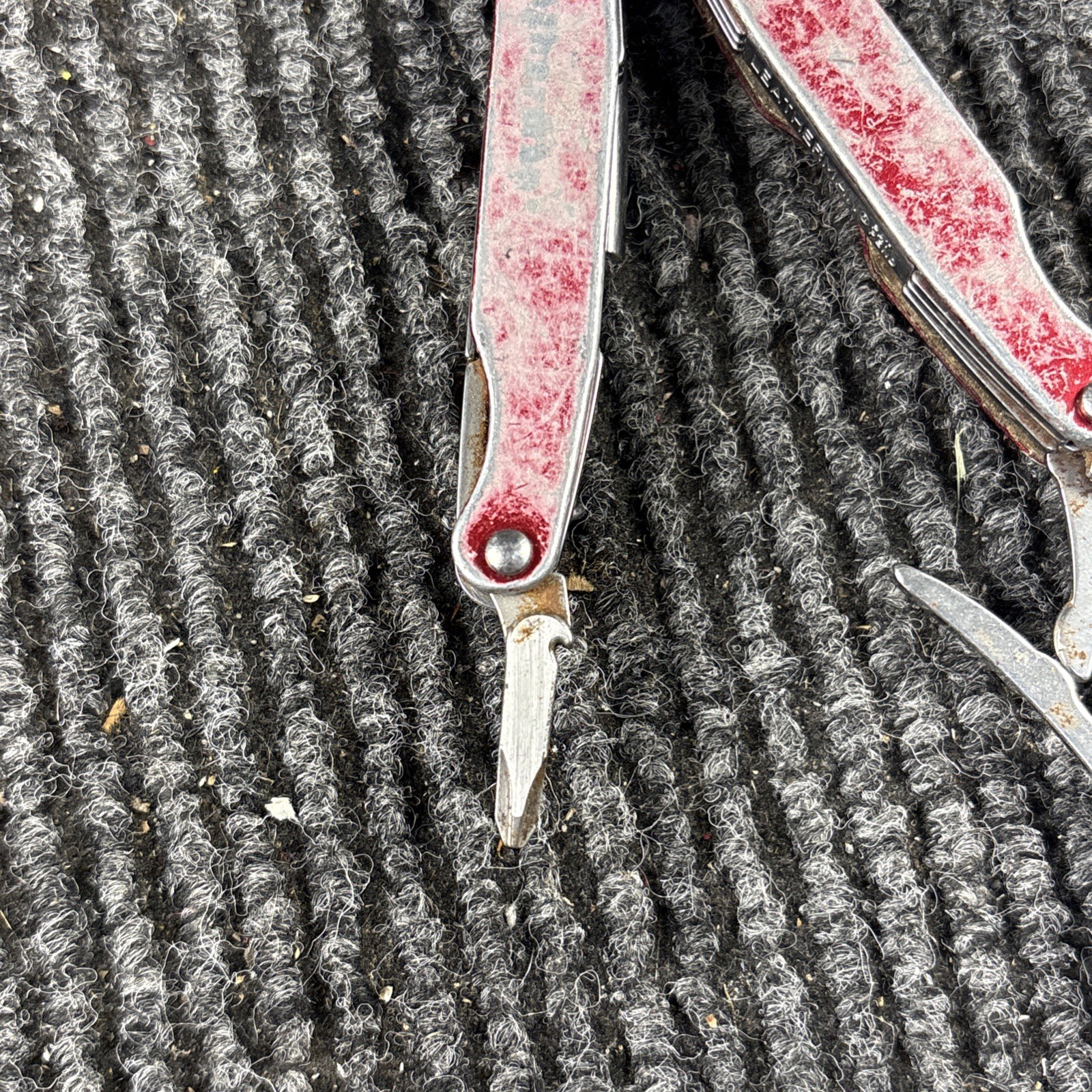Retired LEATHERMAN Juice SC2 Inferno Red Multi-Tool Pliers (188)