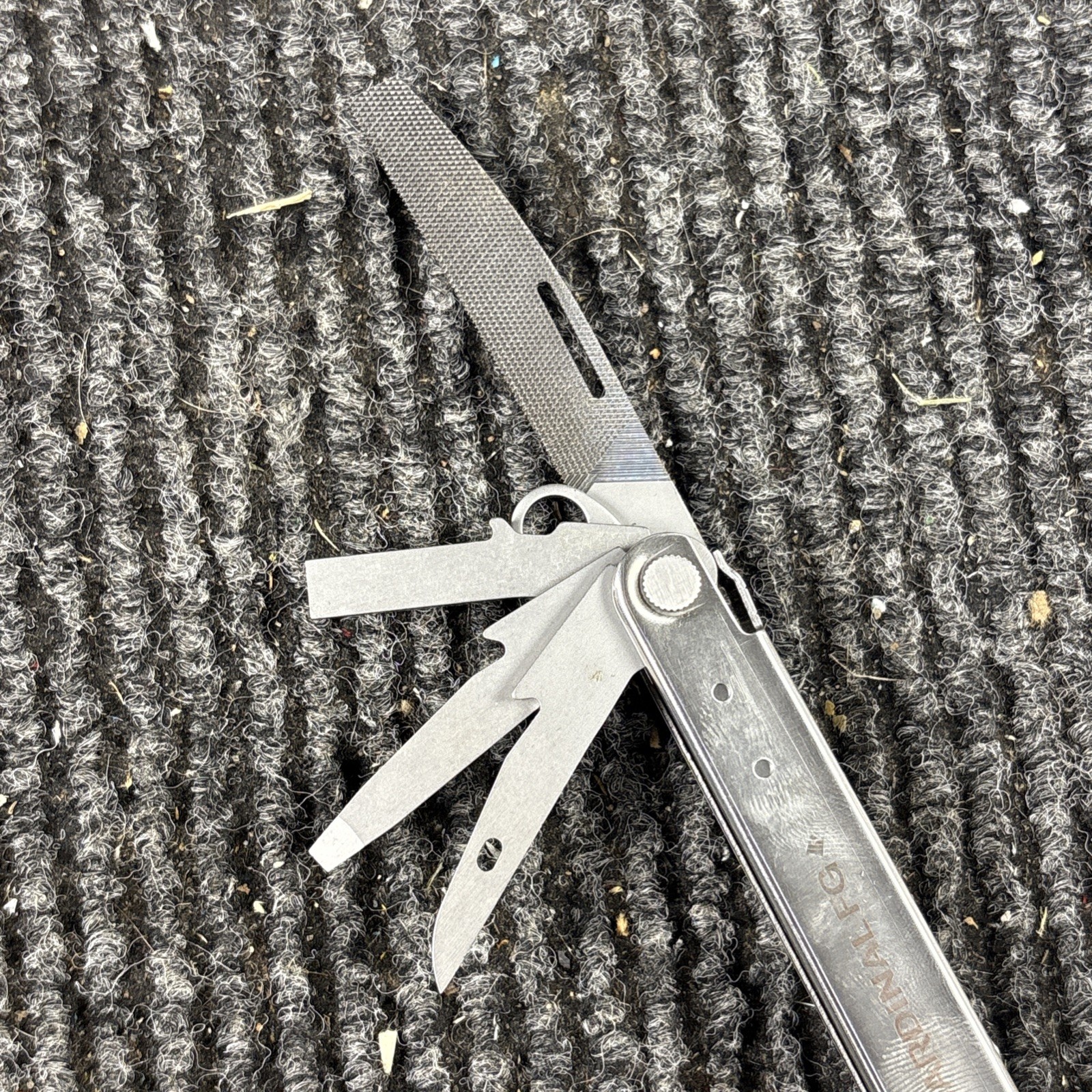 Leatherman Bond Multi-tool Multi Tool Silver Knife File Screwdriver Used (105)