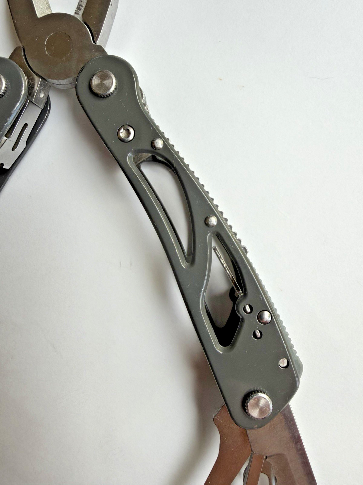 PACIFIC TRAIL Multi-Tool Pocket Knife 14-in-1 Camping Hiking Outdoors Non-Slip