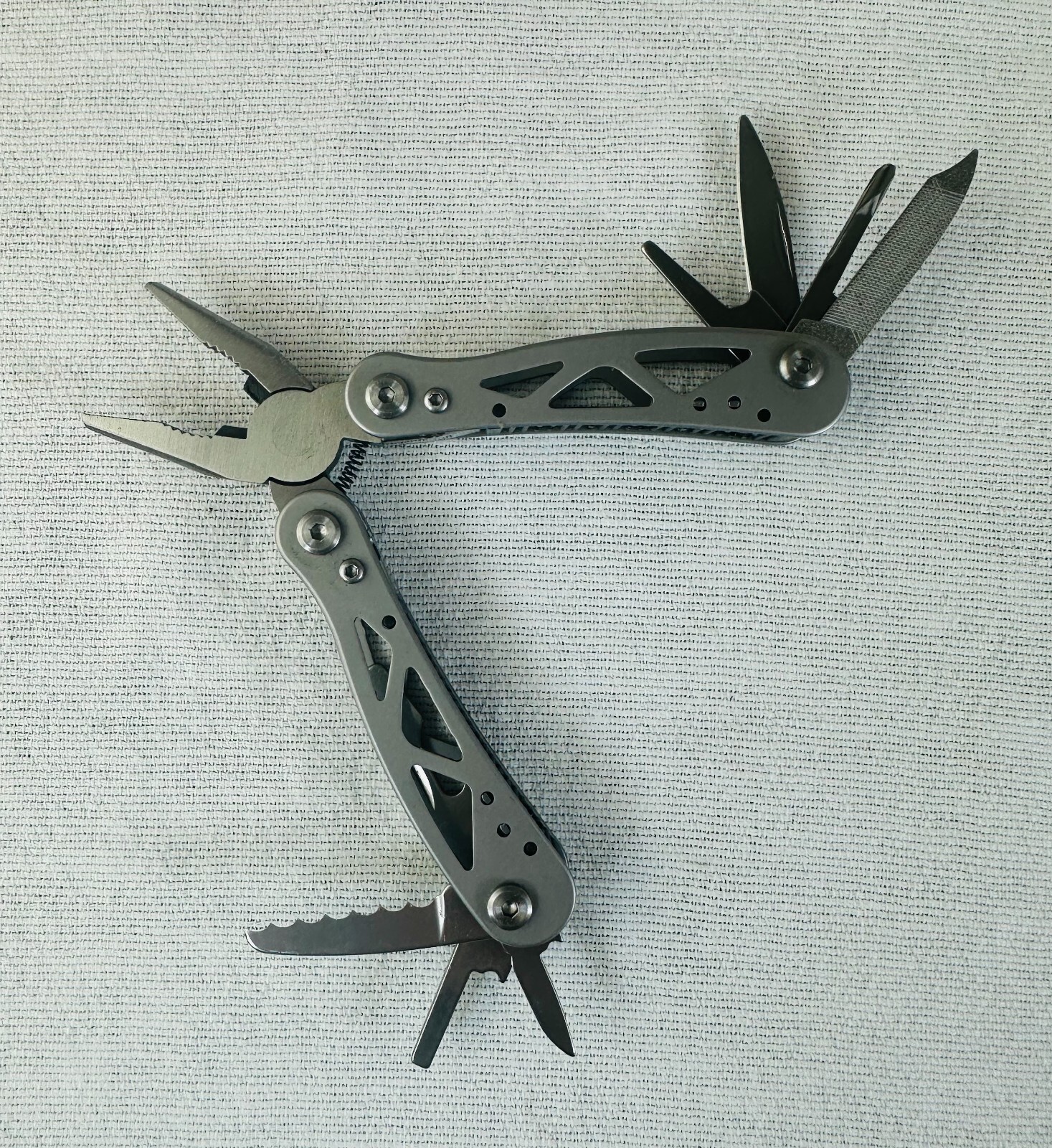 Project Source 12-in-1 Pliers and 11-in-1 Multi-Function Tools Knife 0068043
