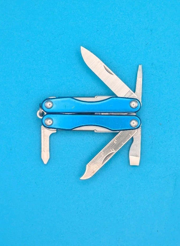 Leatherman Squirt P4 Multi-Tool, Key Ring, Retired, BLUE!