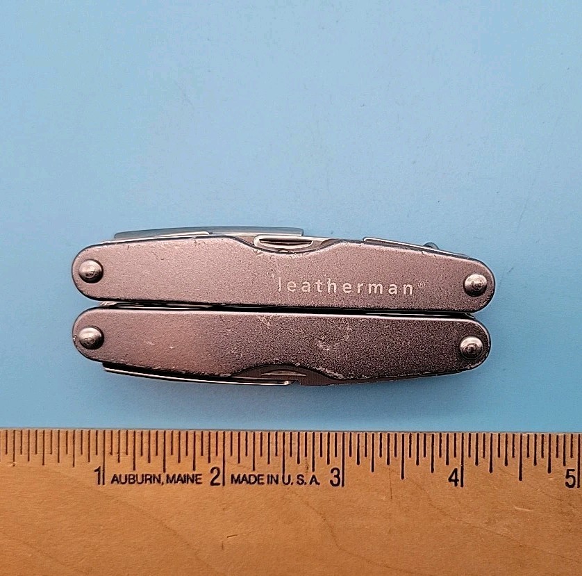 Leatherman JUICE CS4 Multi-Tool Dated 0402 – Pliers, Knife – Gray – Discontinued