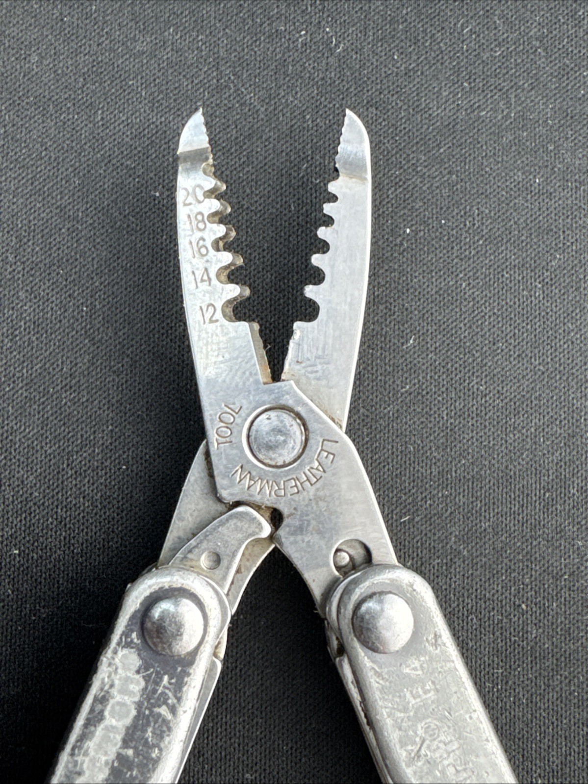 Leatherman Squirt E4 Multi-Tool w/Wire Strippers Gray