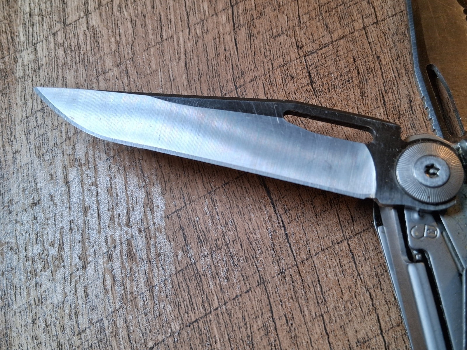 Leatherman Surge Multi-Tool Stainless Steel – Very Good Condition