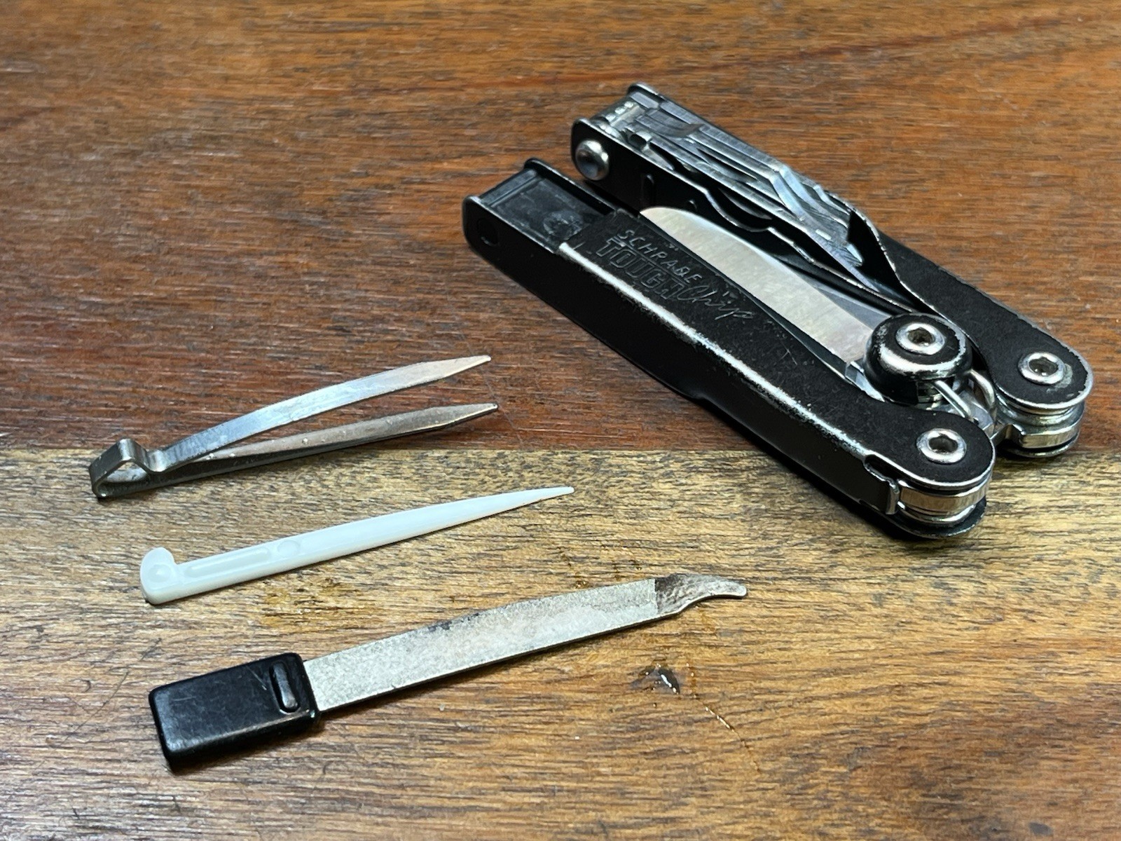 Schrade Black USA ST2 Multi-tool Tough Chip Compact / Mini Tool