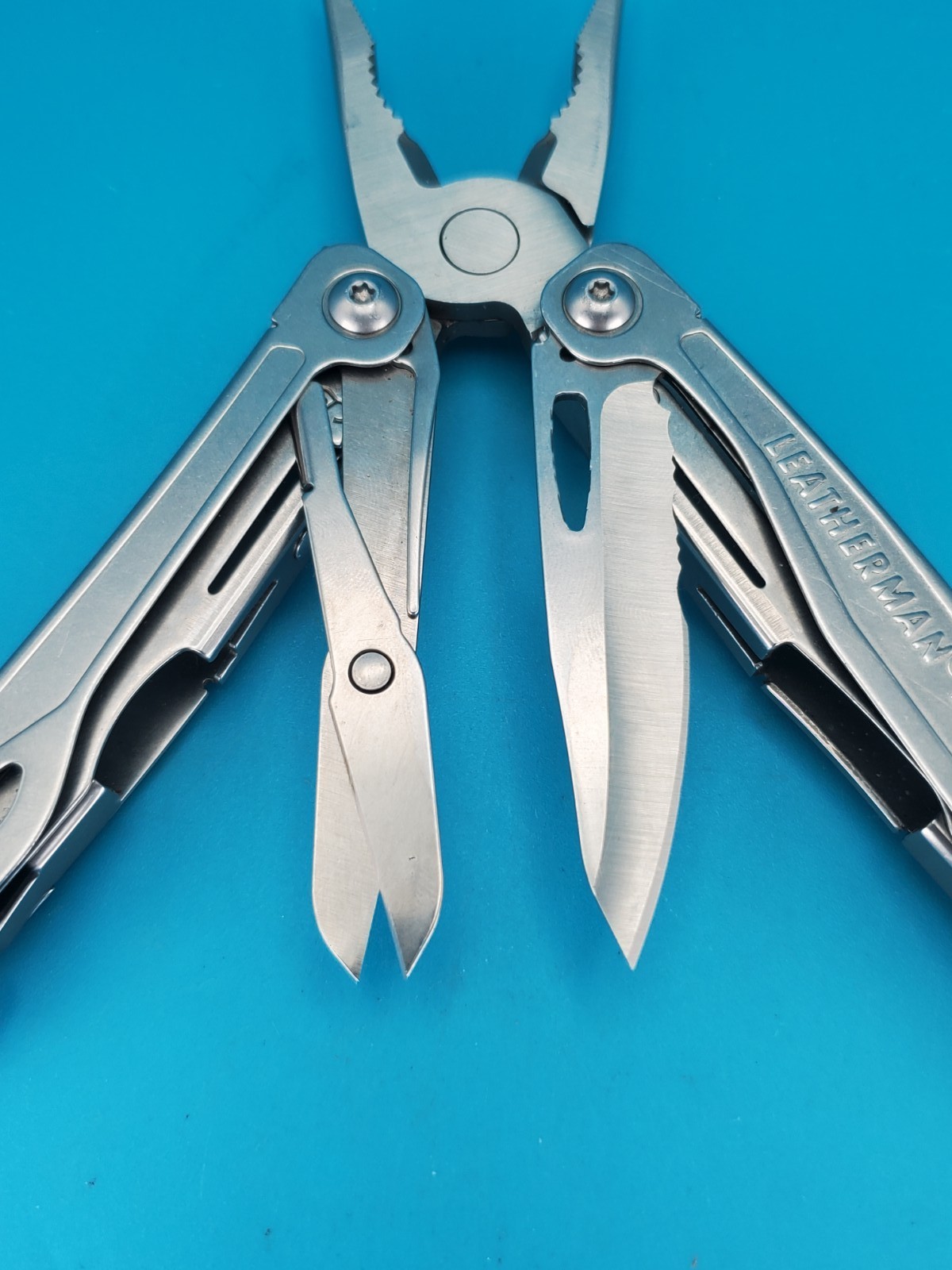 LEATHERMAN WINGMAN MULTI-TOOL! FAST SHIPPING!