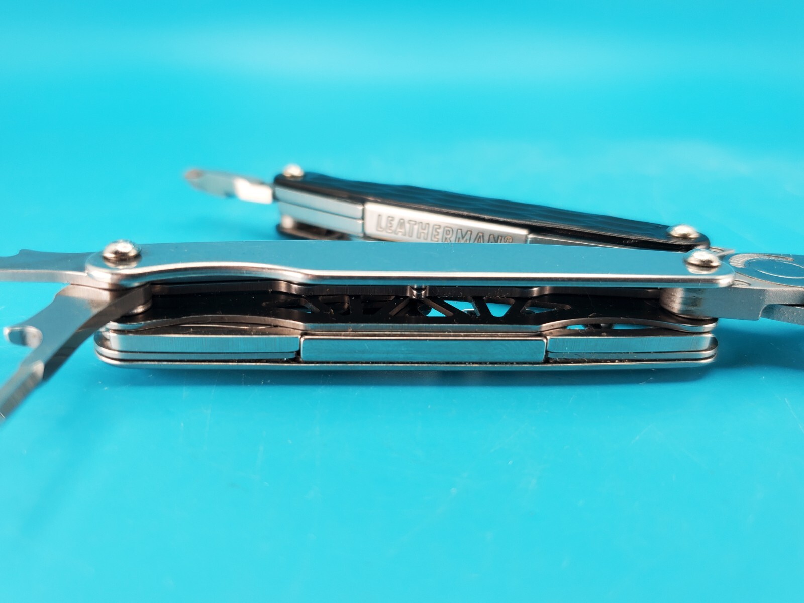 Leatherman JUICE SX Multi-Tool! With Sheath! RARE! HARD TO FIND!