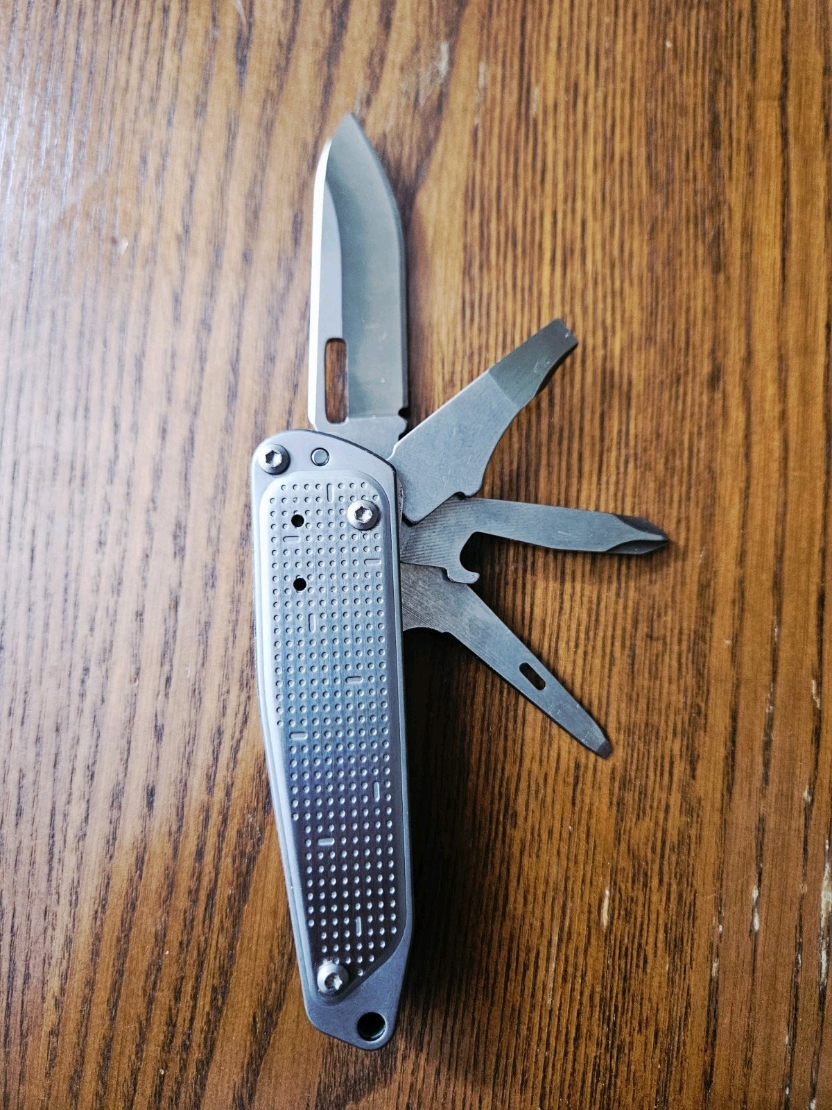 Leatherman T2 Lightweight Multi-tool Pocket Knife – Silver (2006563)