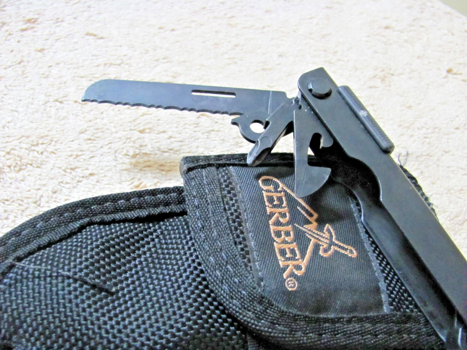 GERBER MULTI- PLIER POCKET TOOL, NEEDLE NOSE, TOOL LOCK, NEW, BLACK, 8 TOOLS, 1