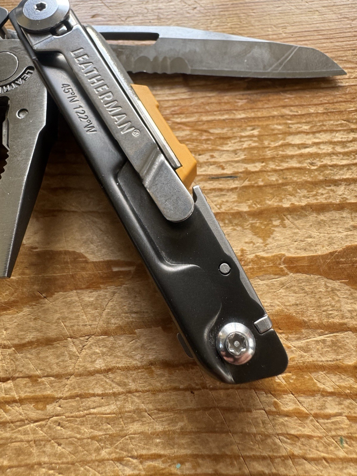 Leatherman Signal Multi-Tool Black / Yellow – Excellent!