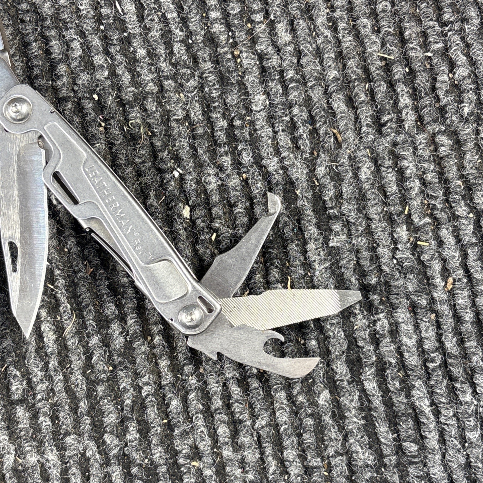 Leatherman Rev 3.8″ Multi-Tool, Stainless! USED (053)