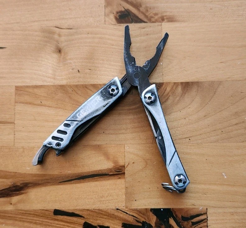 Gerber Dime Black – 9 Functions (USA) – Good Condition, Free Shipping – Y29