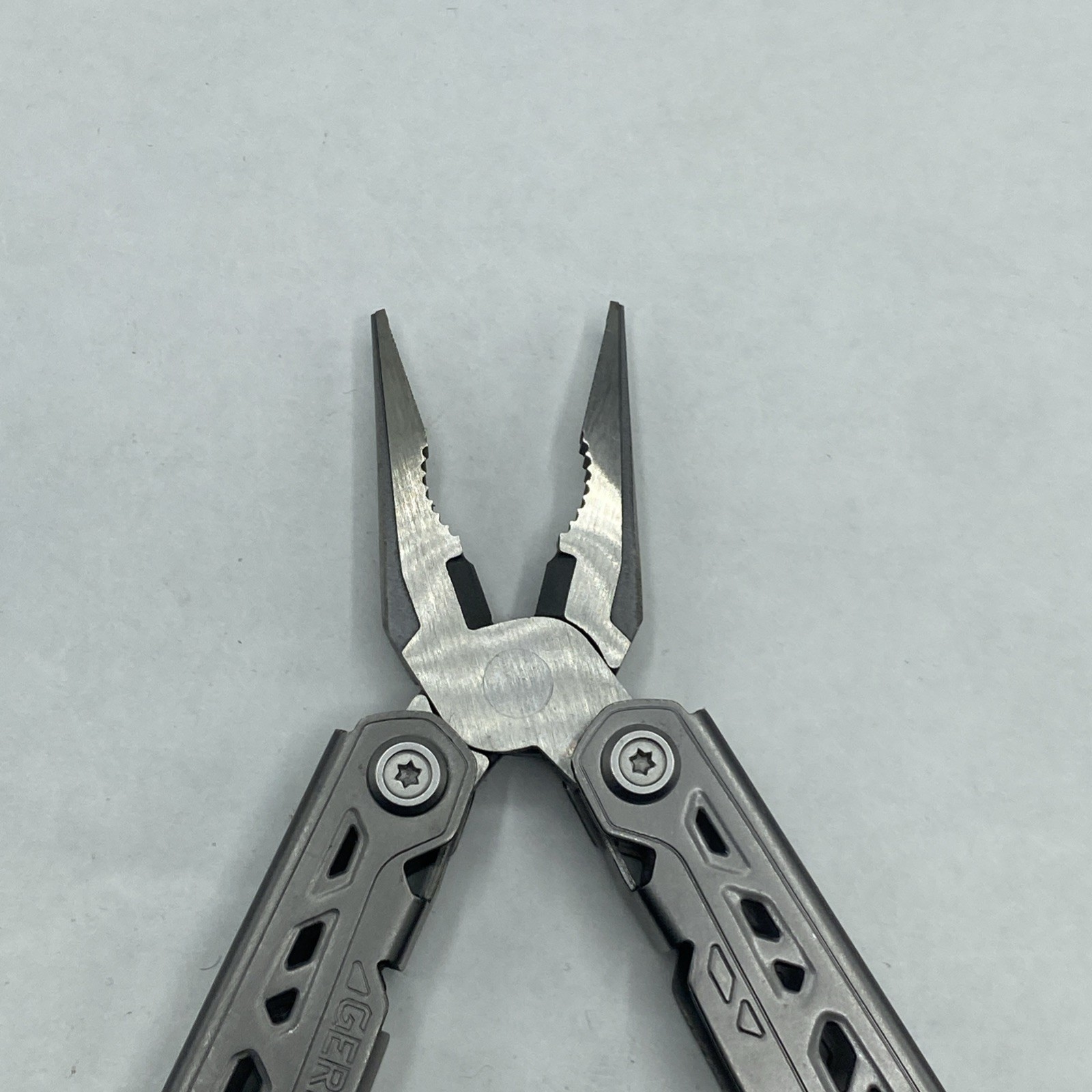 Gerber Truss Multi Tool with Sheath – Gray