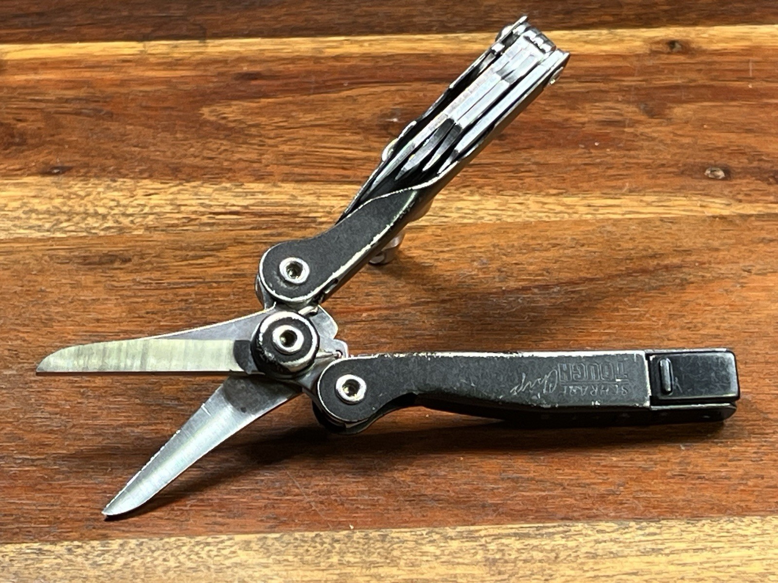Schrade Black USA ST2 Multi-tool Tough Chip Compact / Mini Tool