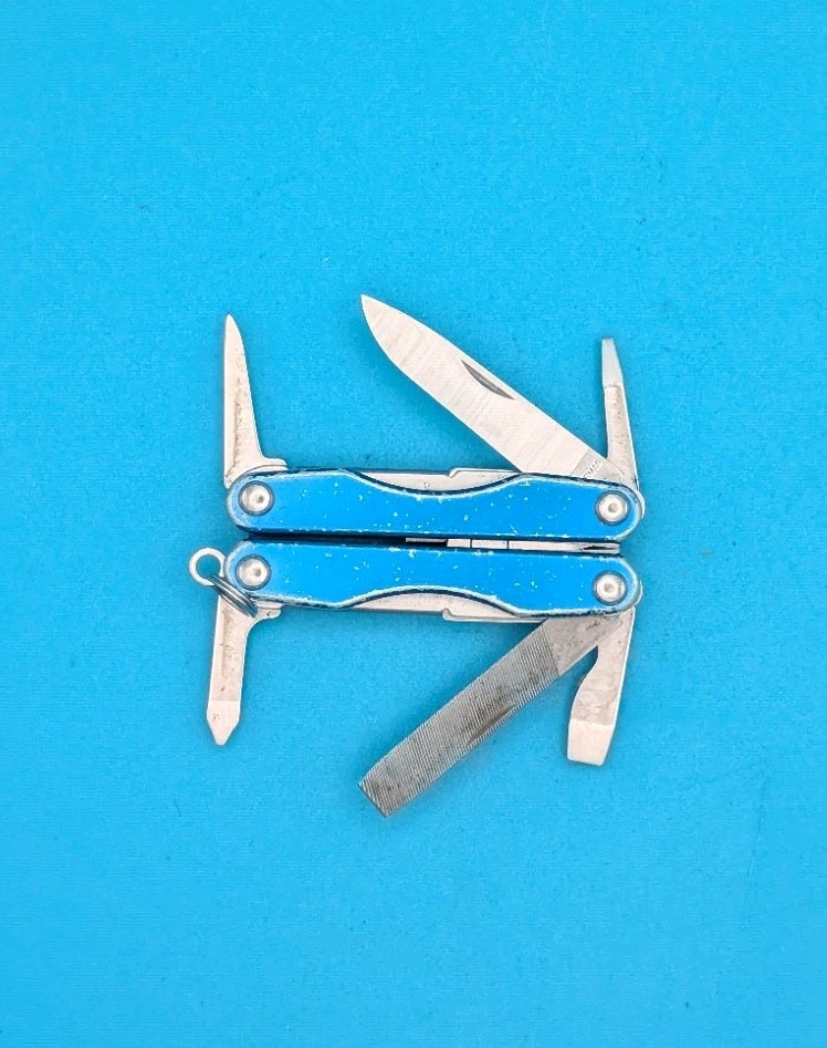 Leatherman Squirt P4 Multi-Tool, Key Ring, Retired, BLUE!