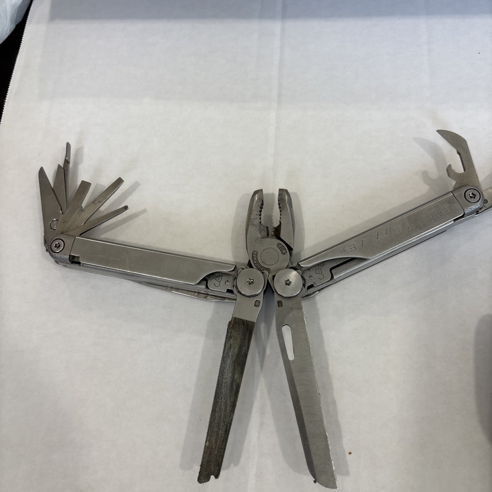 Leatherman Wave Multitool Used In Good Condition Pat Pend with sheath lot of 2