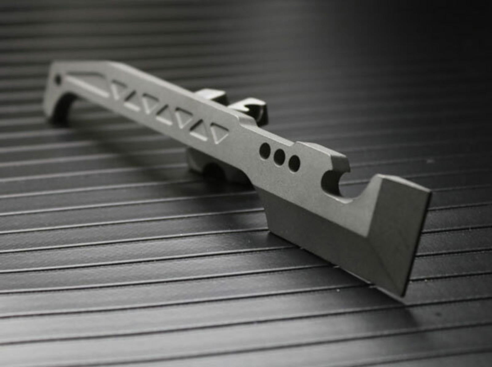 EDC Titanium Alloy Multifunctional Outdoor Tools Corrosion Resistant Lightweight