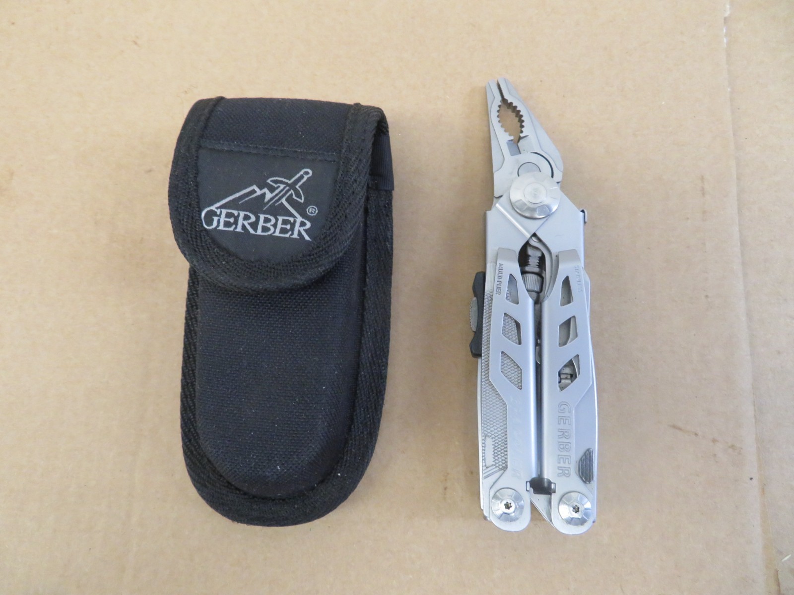 Gerber Grappler Multi-Plier Multi tool w/locking pliers Sheath EC