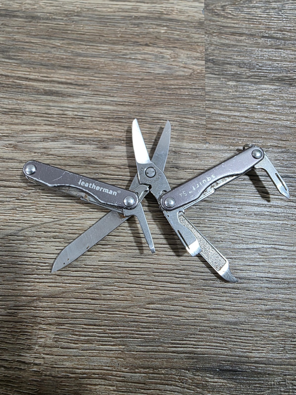 Leatherman Squirt S4 Stainless Steel Multitool Keychain – Gray