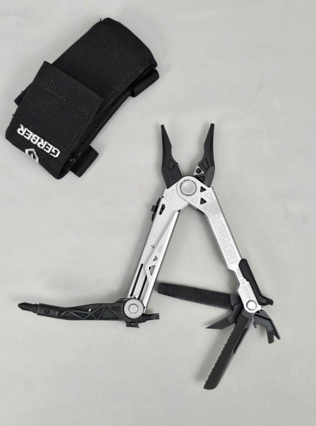 GERGER MADE IN USA Center Drive Multi-Tool w/Deployable Pliers and MOLLE Sheath