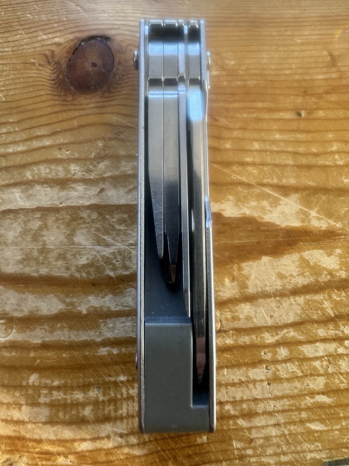 Leatherman FREE T2 Pocket Knife 4 Multi-tool!