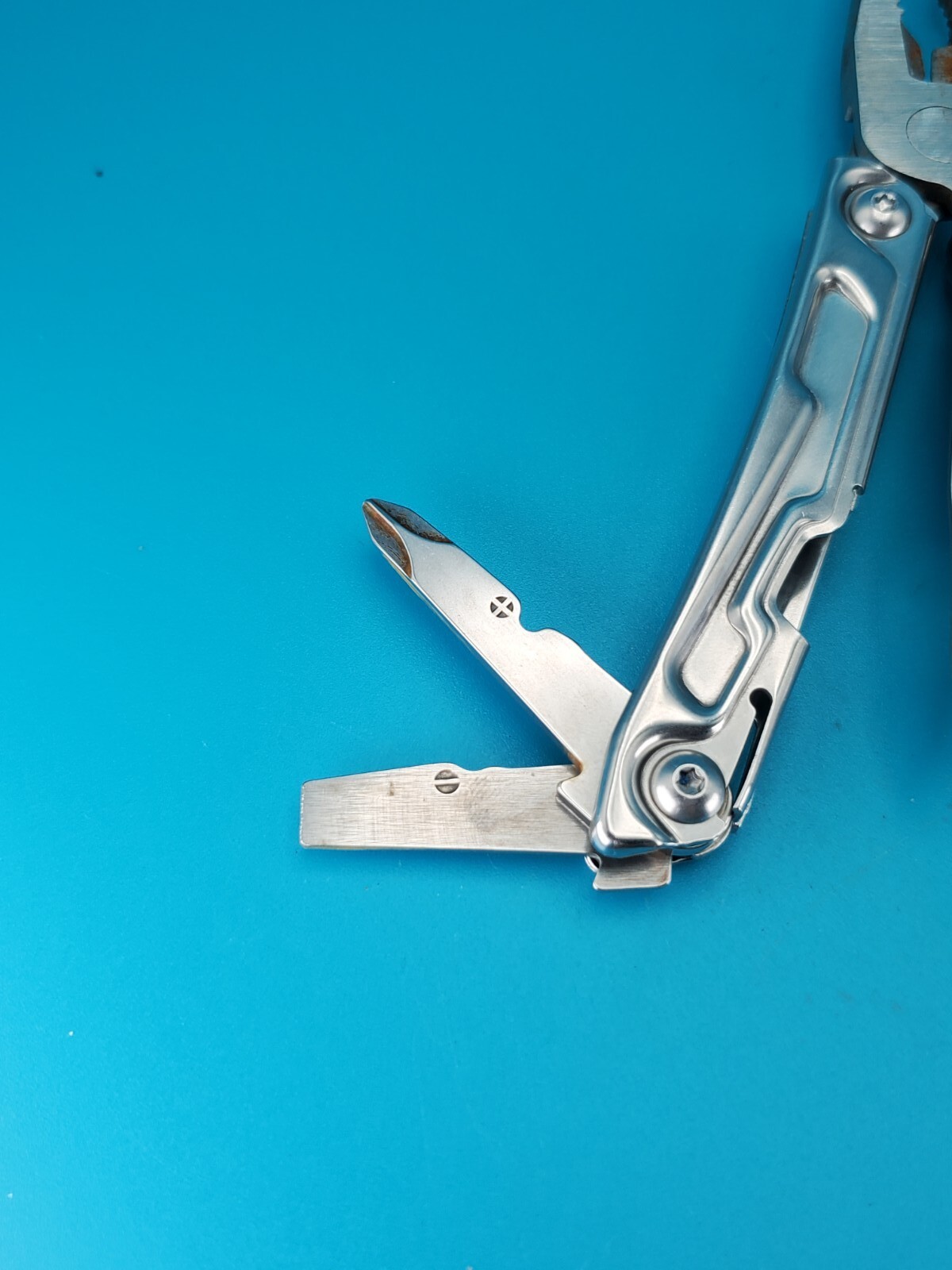 Leatherman Rev 3.8″ Multi-Tool, Stainless! *RUST ON ITEM*