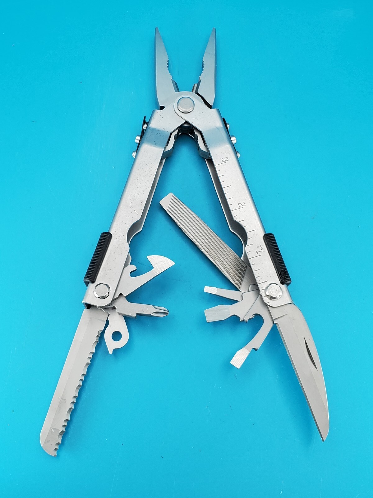 Gerber MP600 Silver Multi-Tool Needle Nose Pliers!