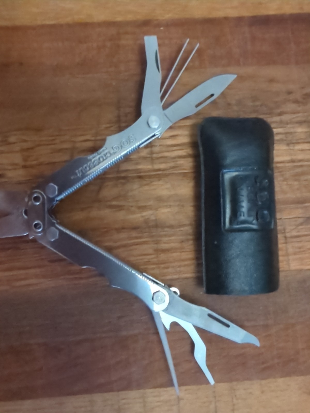 SOG Crosscut Mini Multi-Tool – Tweezers, Toothpick, Scissors, File, Screwdriver