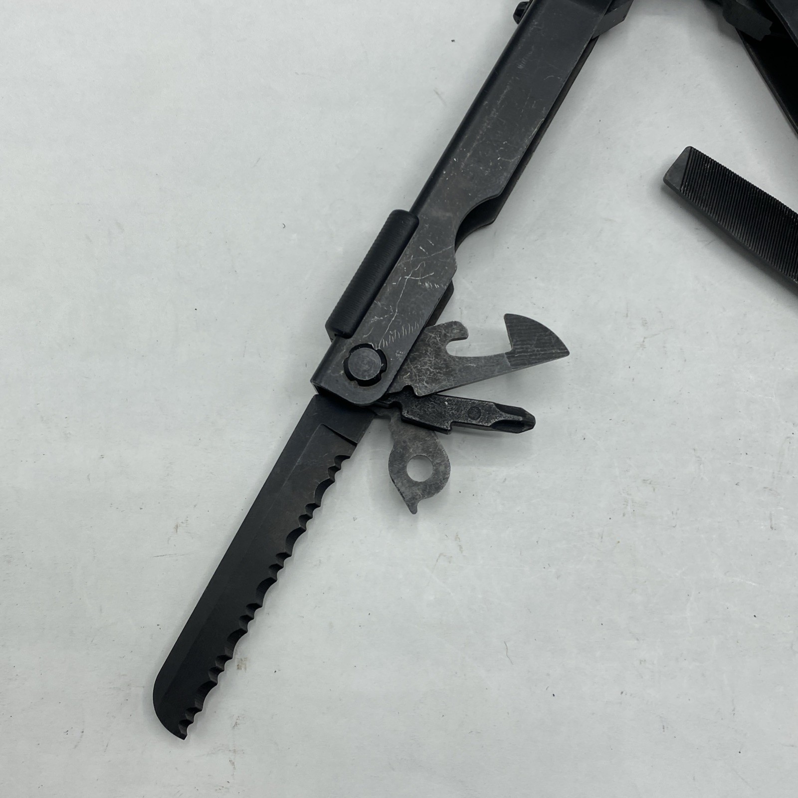 Gerber MP 600, Carbide Cutters, Needlenose with Sheath – Black