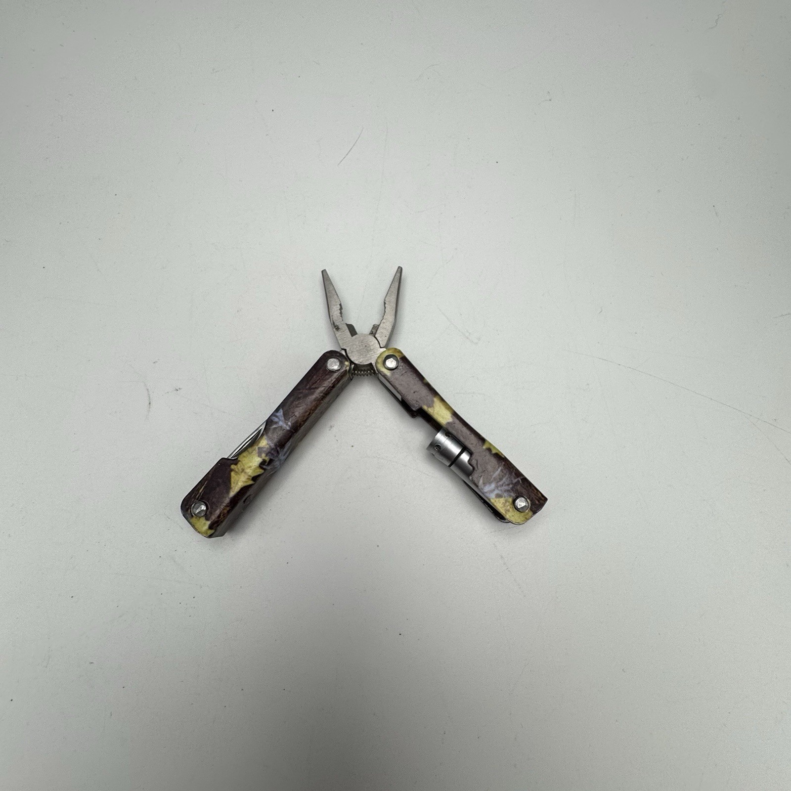 Camouflage Multi-Tool With Light