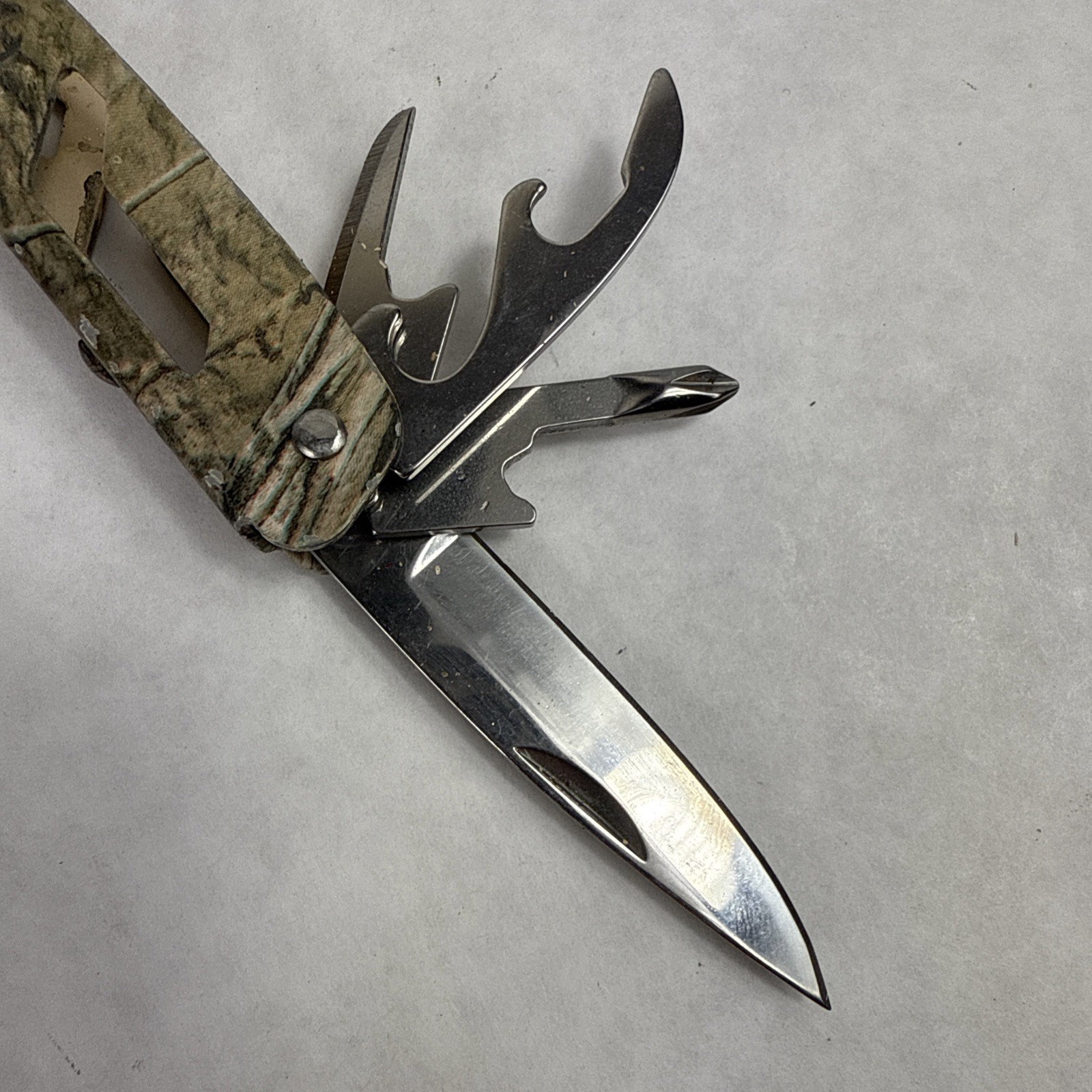 Camo Multi Tool Mossy Oak & Ozark Trail *See Photos Read