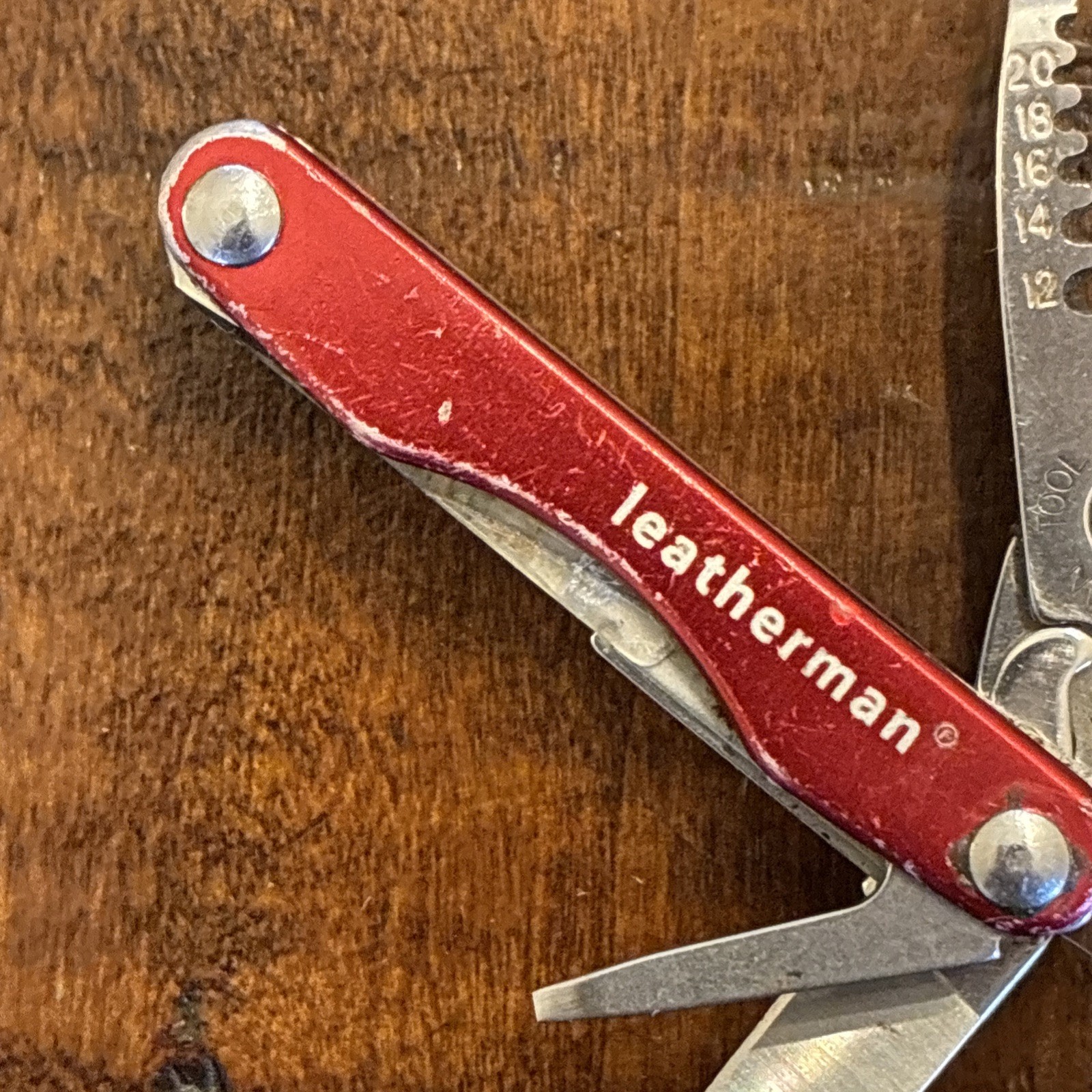 Leatherman Squirt “Radio Shack” E4 Multi-Tool w/Wire Strippers – Very Good