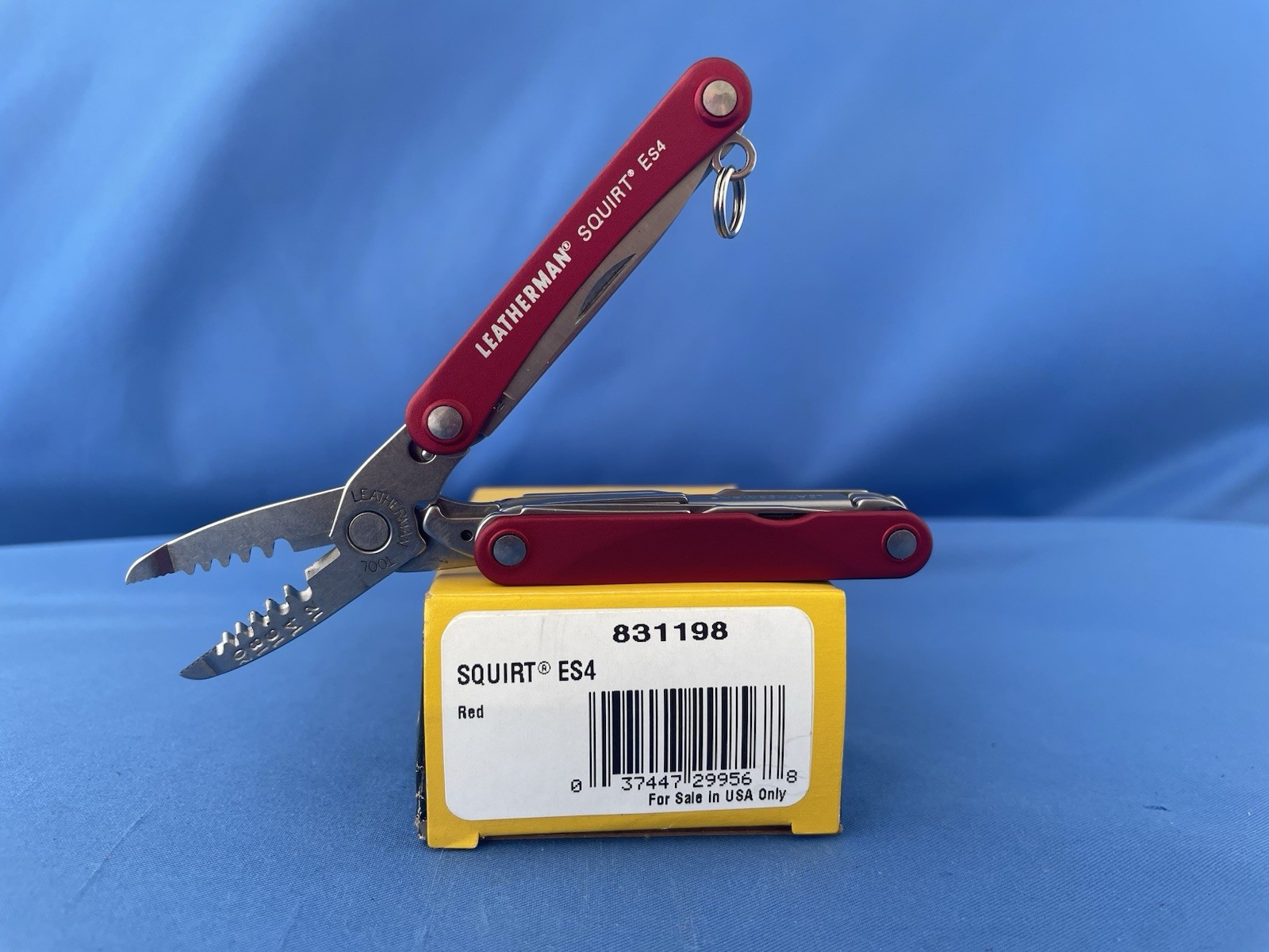 Leatherman Squirt ES4 Multi Tool Knife Wire Stripper New In The Box Red