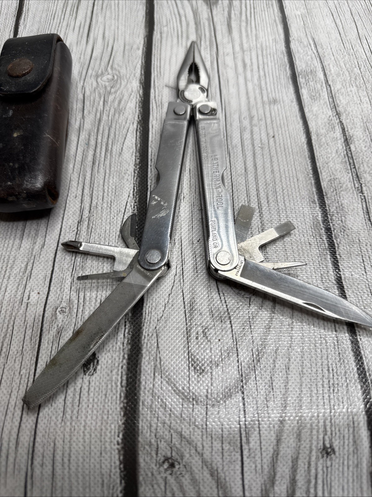 Leatherman Multi Tool With Leather Sheath Excellent Condition