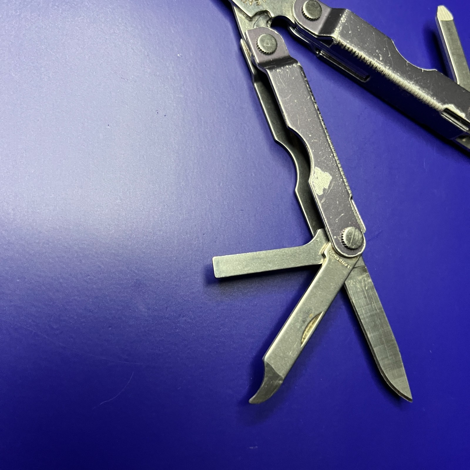 Leatherman Micra Multi-Tool Knife, Scissors- Gray
