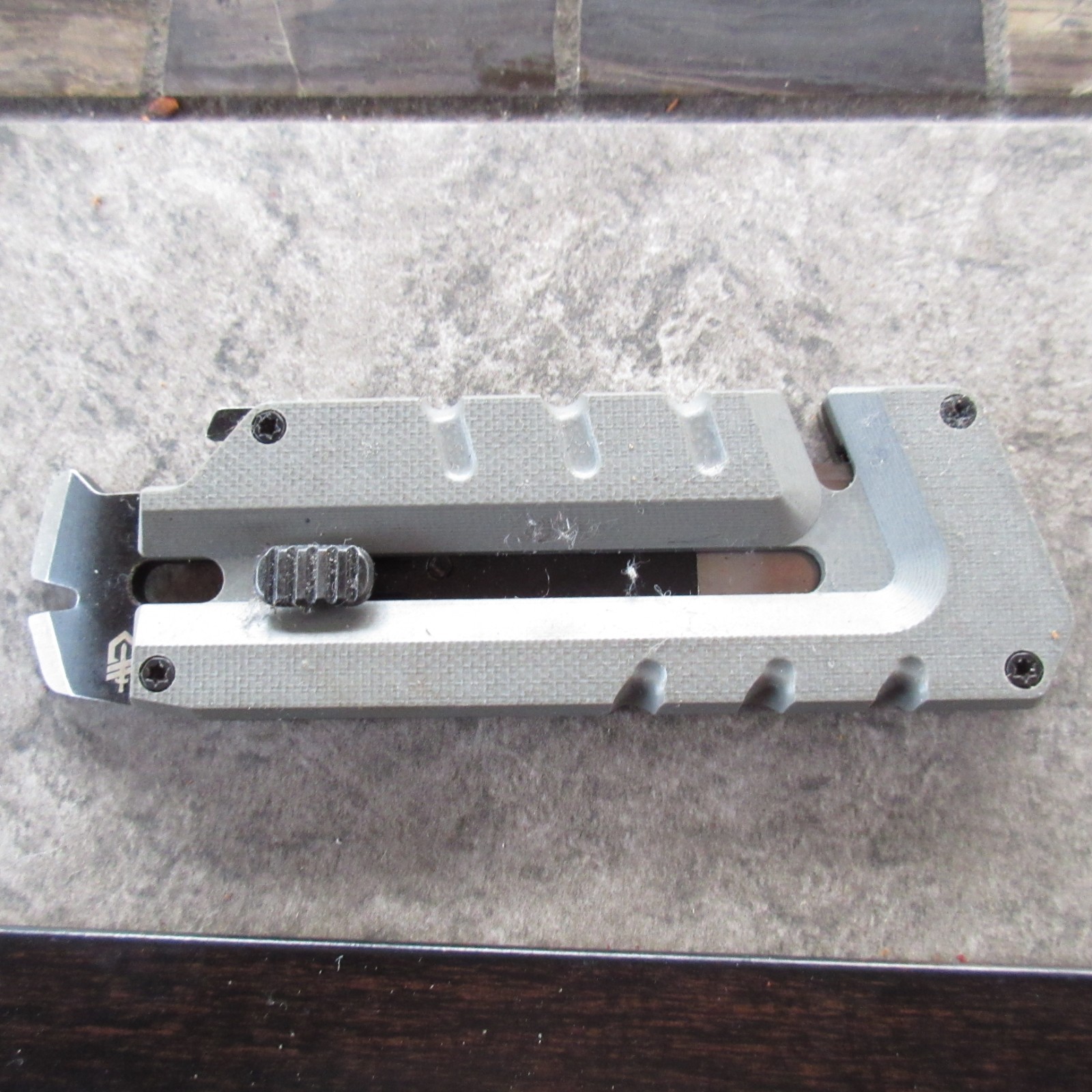 Gerber Prybrid Multi-tool 8970623A Box Cutter Pry Bar Nail Puller