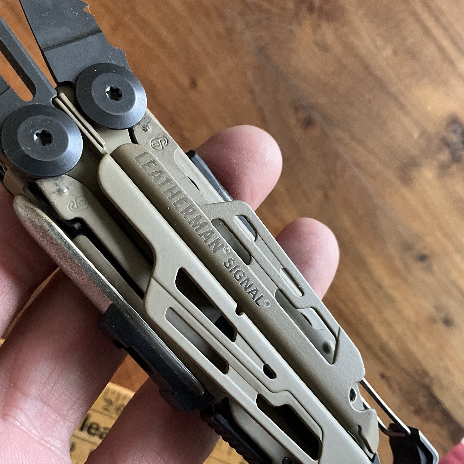 Leatherman Signal Multi-Tool Coyote Tan With Sheath Jan 2025 Date Code (0125)