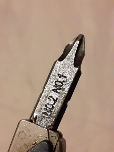 LEATHERMAN Skeletool Multi Tool – Combo Edge Blade Knife Pliers Carabiner