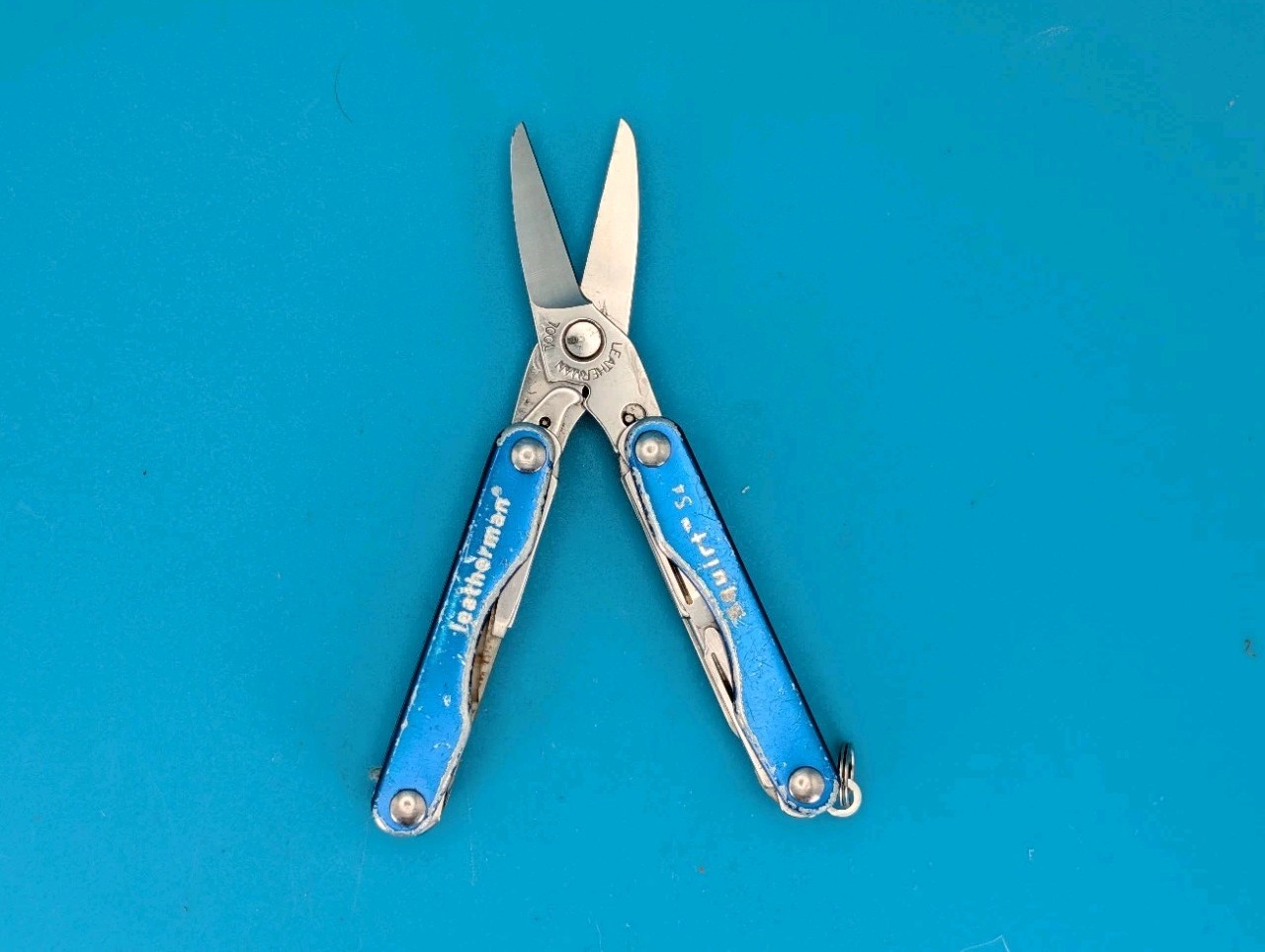 Leatherman “Squirt S4” Stainless Steel Multi Tool – BLUE!