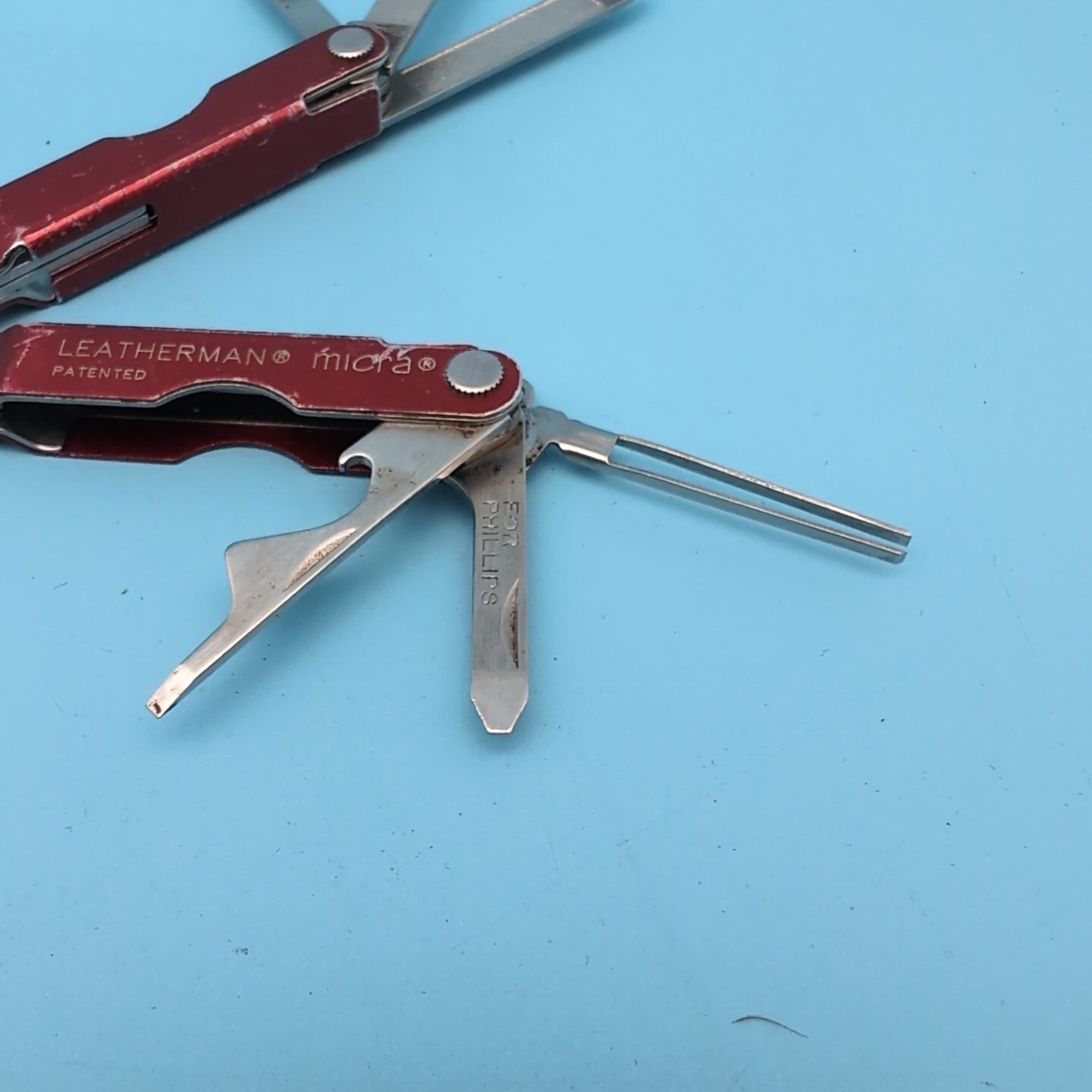 Leatherman MICRA Multi-Tool RED Scissors Knives Tweezers MORE Q69