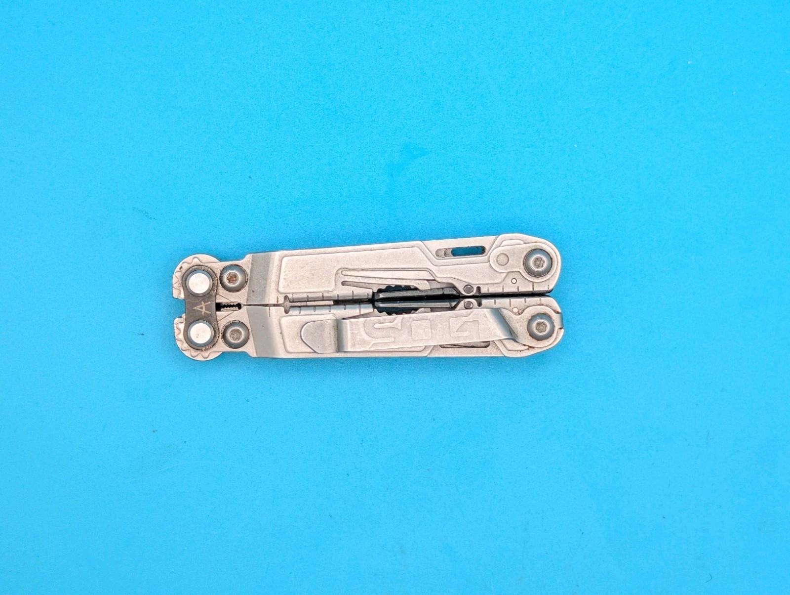 SOG PowerPint Tool Compact Lightweight Silver Multi-Tool!