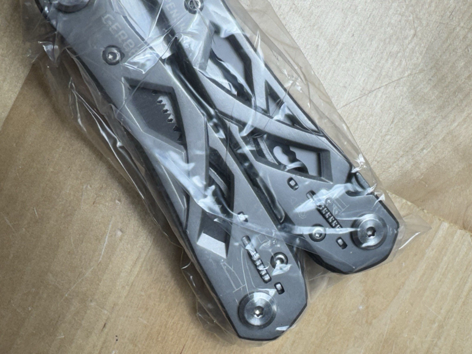 GERBER SUSPENSION 12-in-1 EDC Multi-Plier Multitool – Pocket Knife Needle Nose